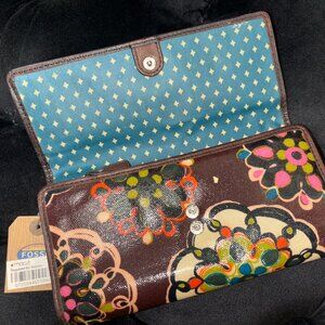 NWT Fossil Key-per Wallet Clutch in Doodle